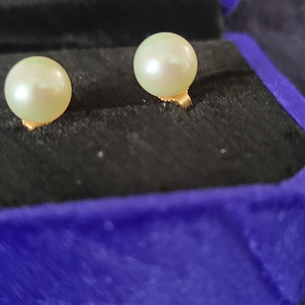 Cultured pearl earrings. 8mm pearl stud earrings.